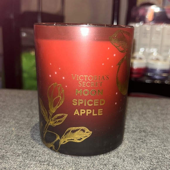 Victoria’s Secret Moon Spiced Apple Single Wick Candle - Picture 1 of 2